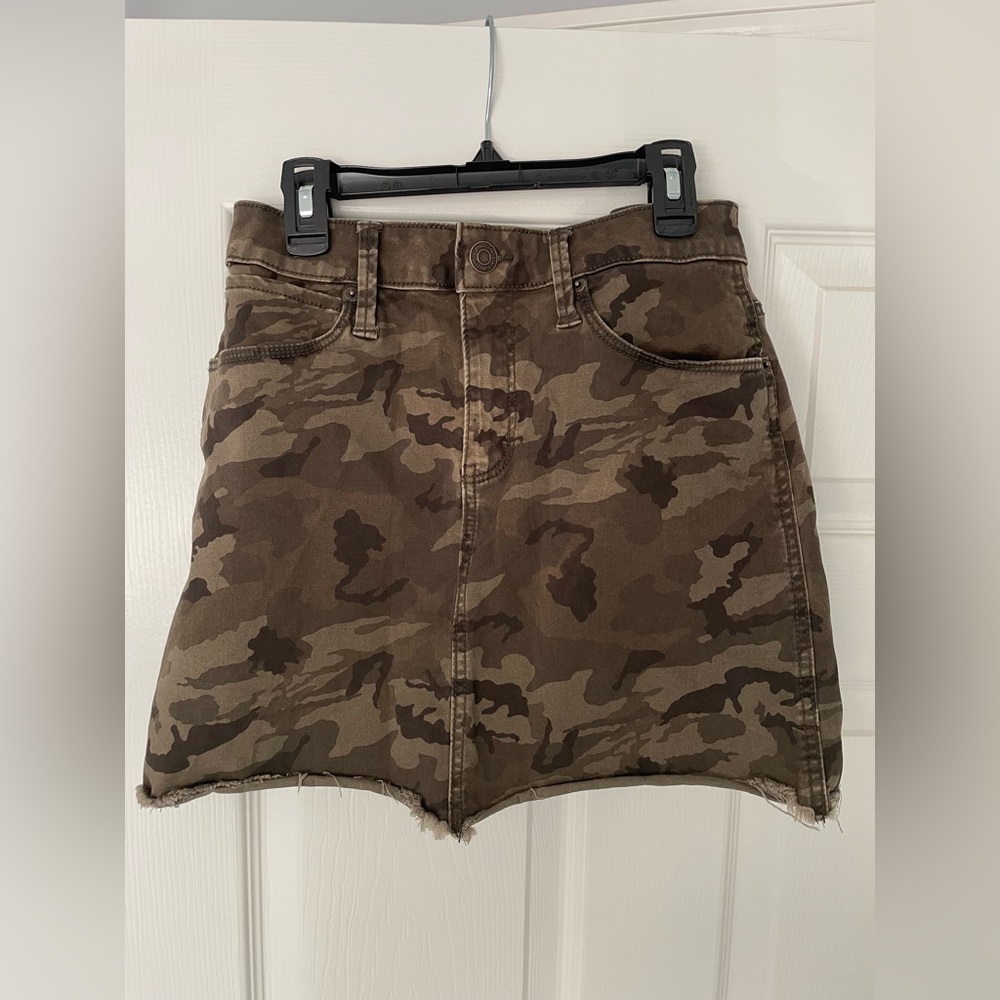 Camo skirt, size 5 (small)